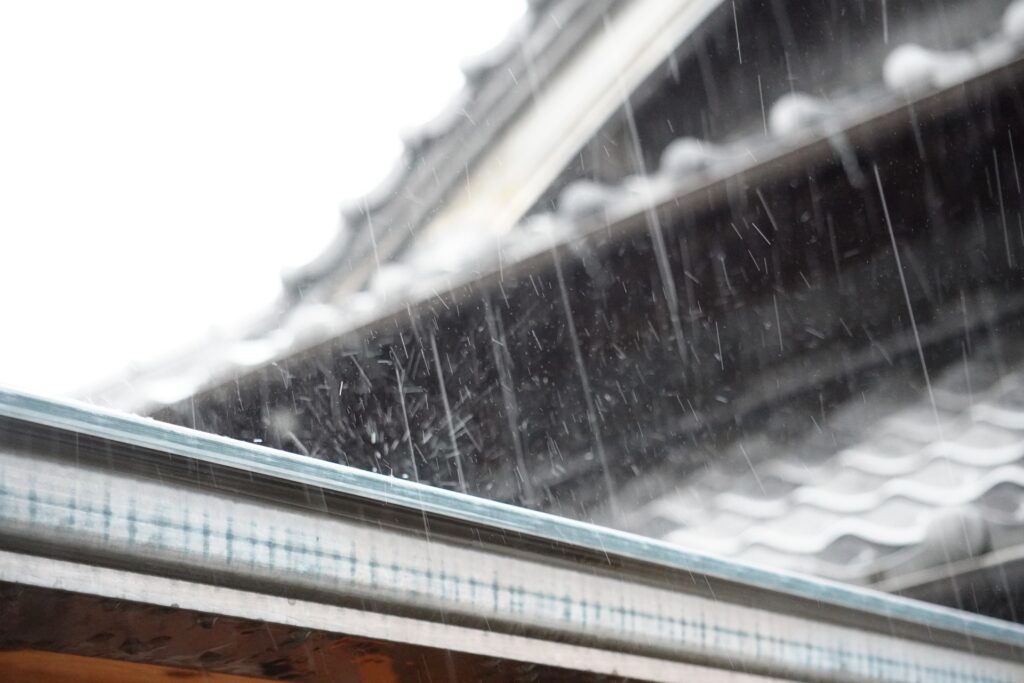 天井から水漏れする原因は?