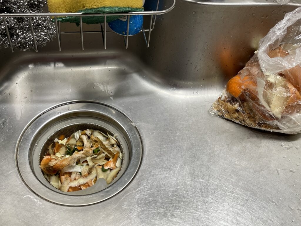 キッチンの排水口の流れが悪くなる4つの原因